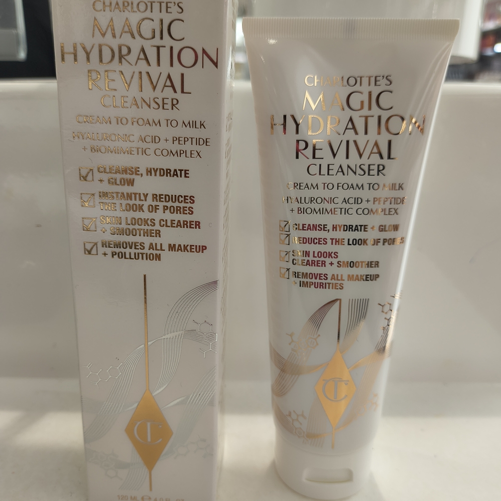 Magic Hydration Revival Cleanser - White and Gold
